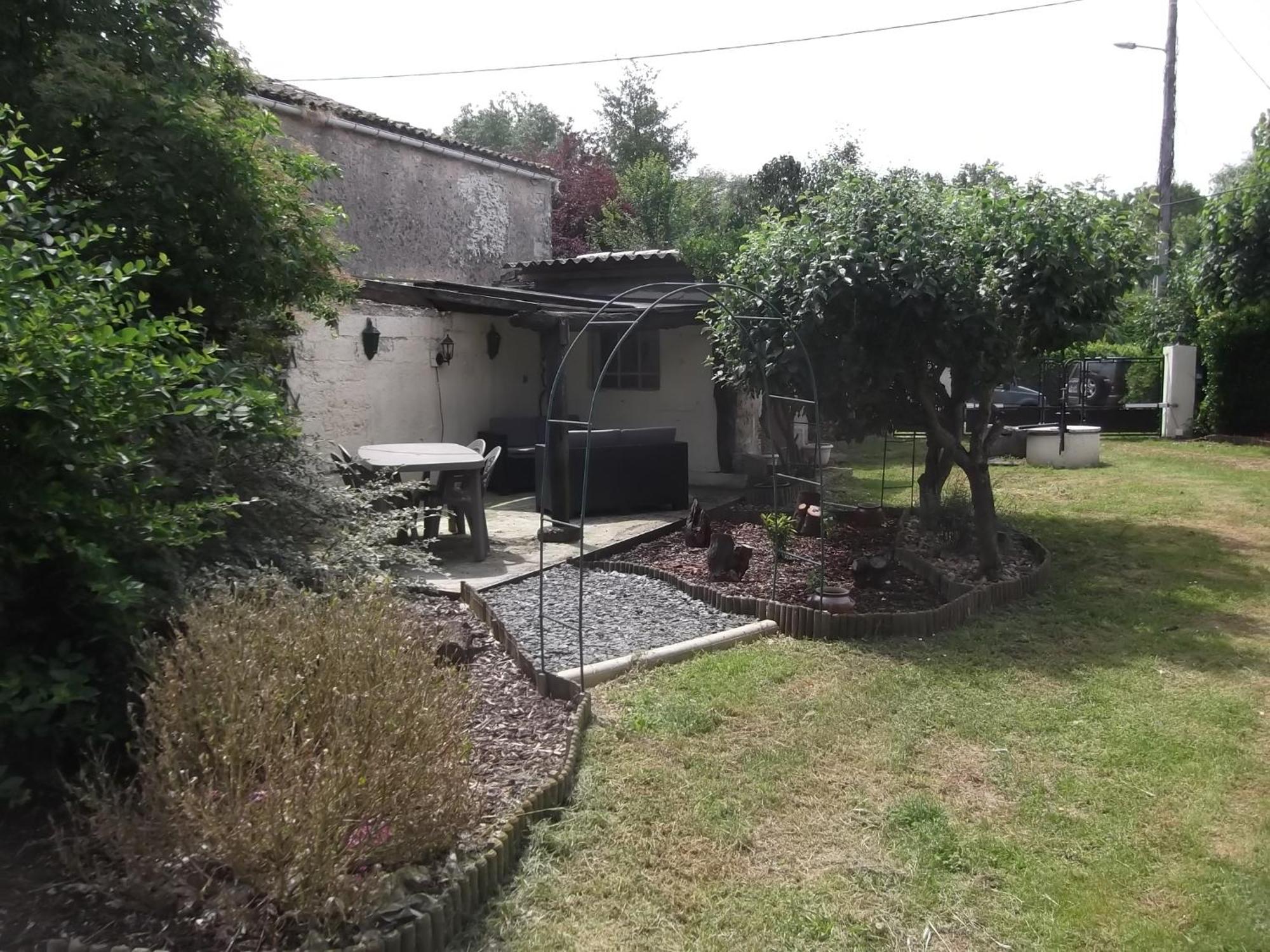 Bed and Breakfast 43 Rue Des Quarts Ménesplet Exterior foto