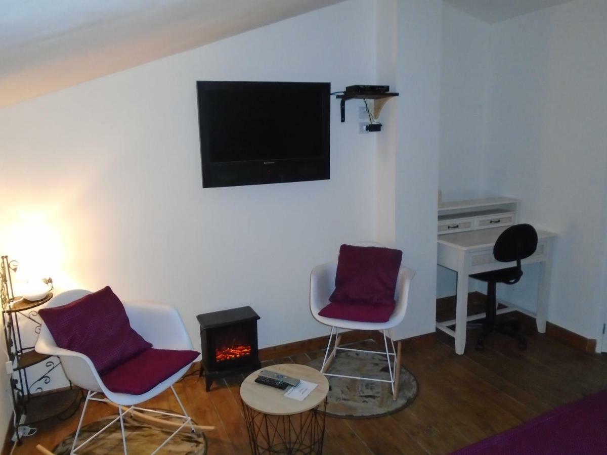 Bed and Breakfast 43 Rue Des Quarts Ménesplet Exterior foto