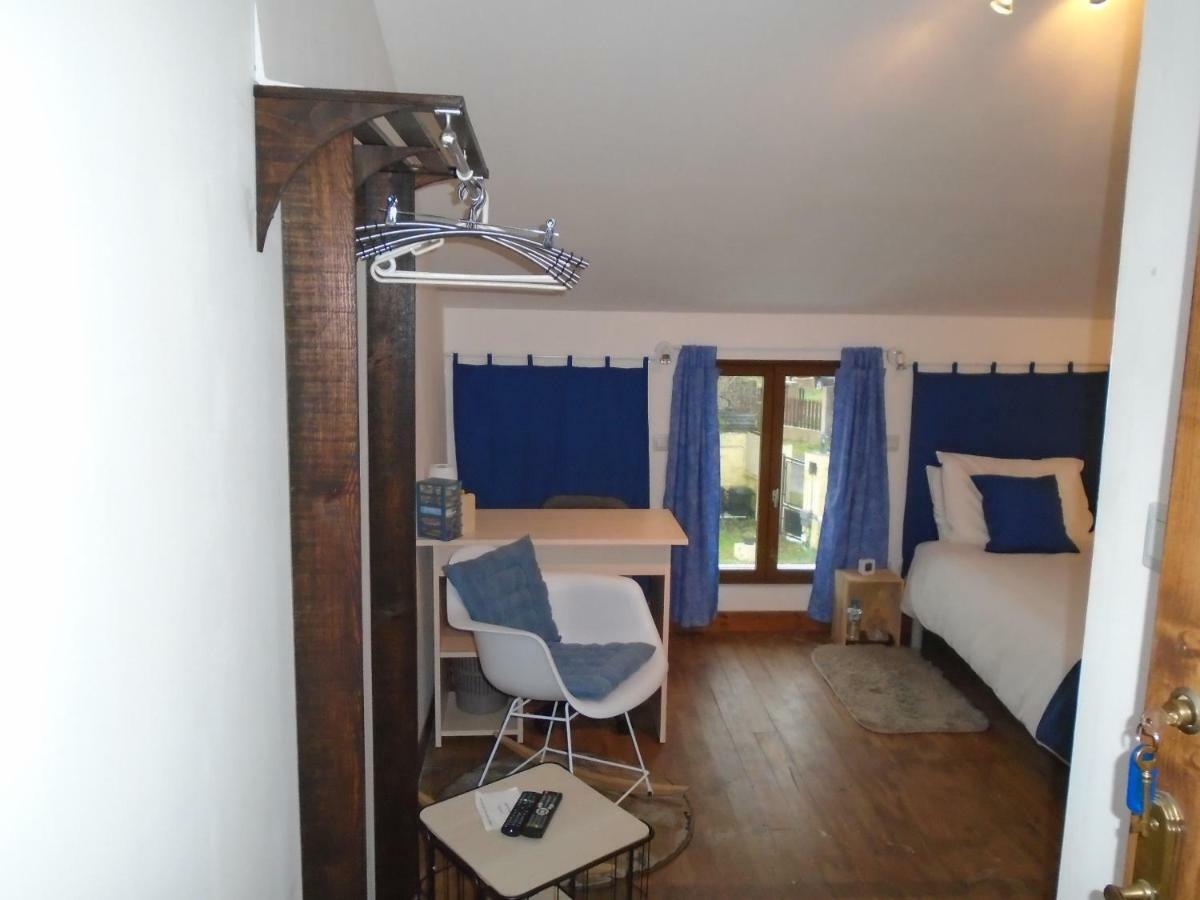 Bed and Breakfast 43 Rue Des Quarts Ménesplet Exterior foto