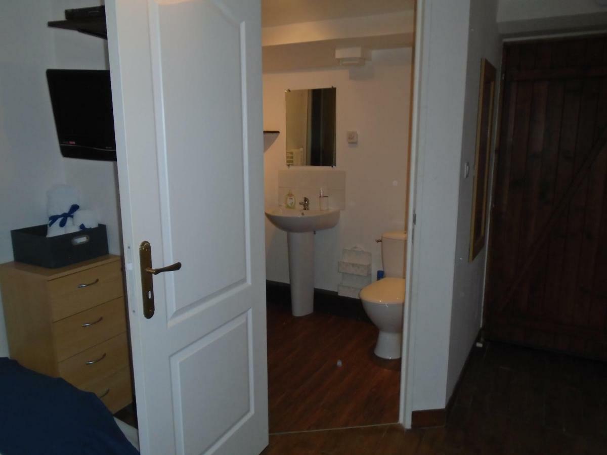 Bed and Breakfast 43 Rue Des Quarts Ménesplet Exterior foto