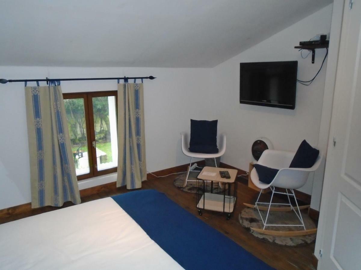 Bed and Breakfast 43 Rue Des Quarts Ménesplet Exterior foto