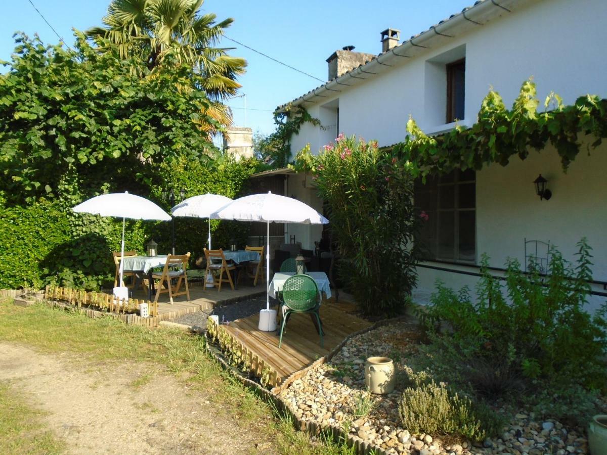 Bed and Breakfast 43 Rue Des Quarts Ménesplet Exterior foto